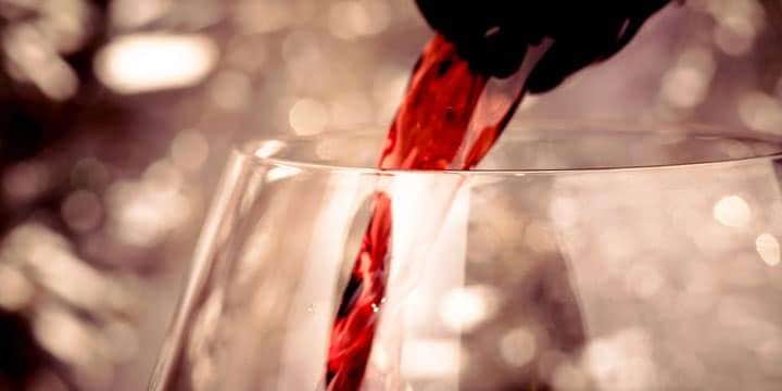 pouring-red-wine