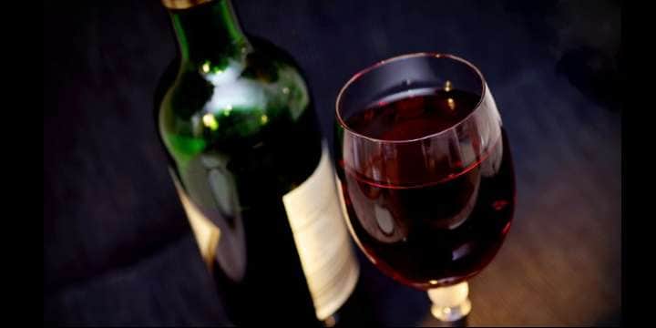 ekologiska - falska n och ett glas rött