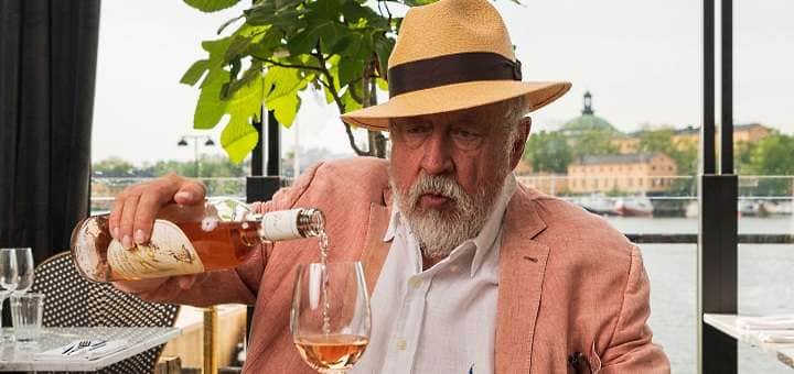 GW:S ROSA Leif GW häller upp rosévin