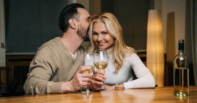 alla hjärtans dag - omslagsbild på ett oar som dricker vin