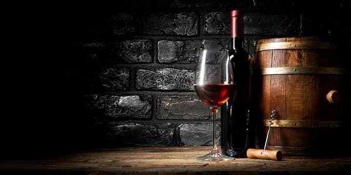 valpolicella-–vinflaska glas och tunna