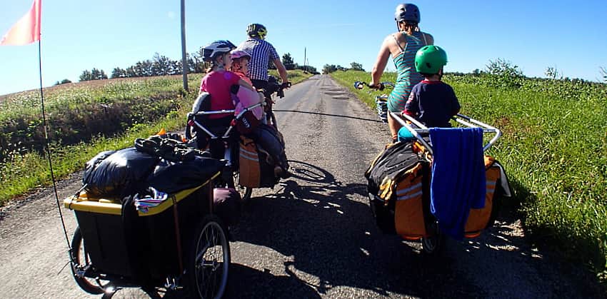vinresor - en familj som cyklar