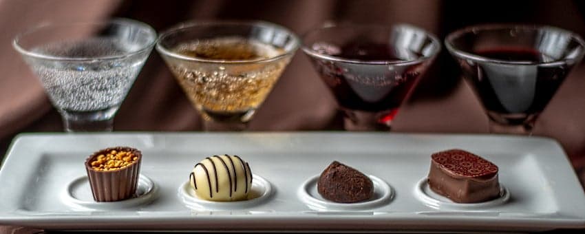 dessertviner - chokladpreliner och olika viner i glas