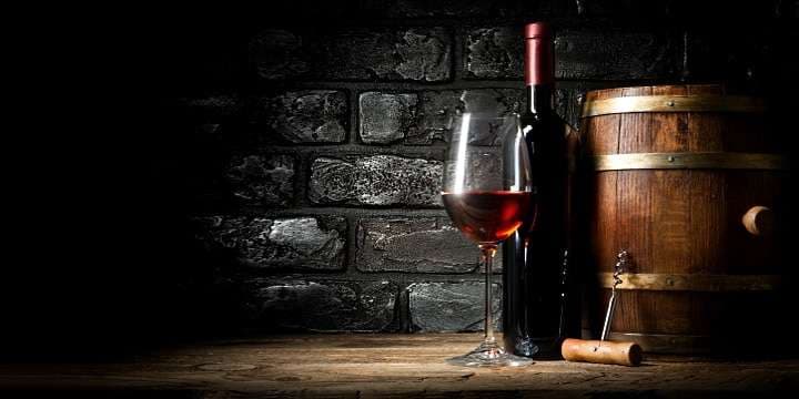 valpolicella-–vinflaska glas och tunna