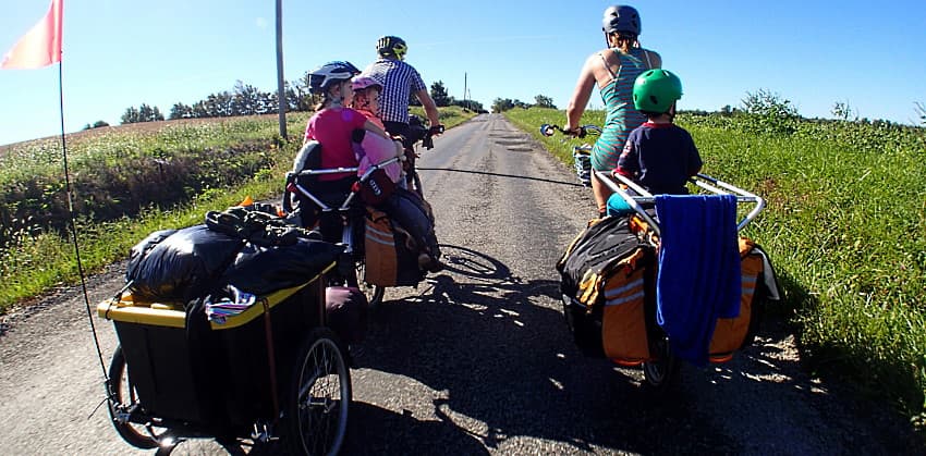 vinresor - en familj som cyklar