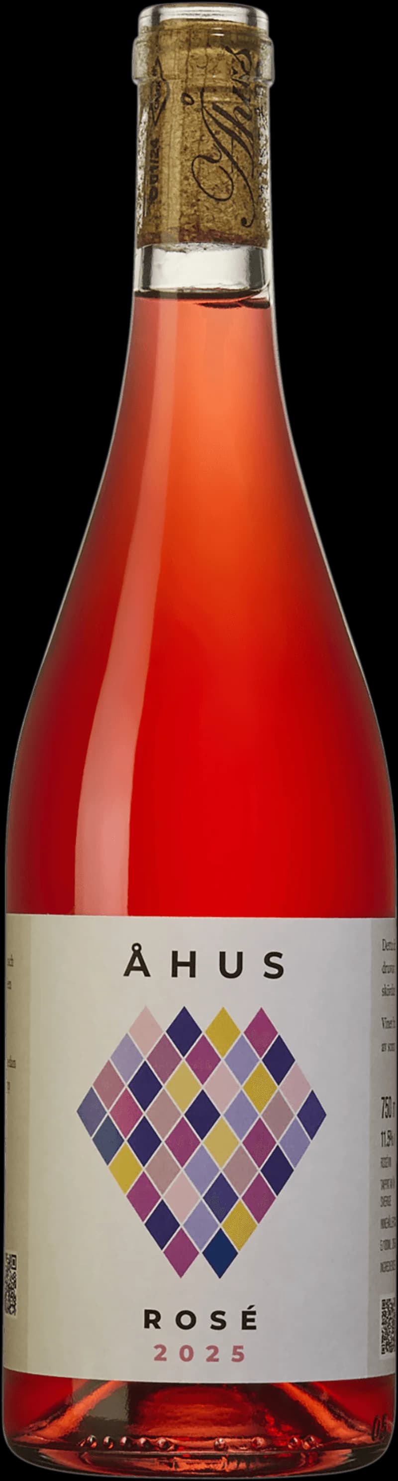 Flaska med Åhus rosévin mot ljus bakgrund