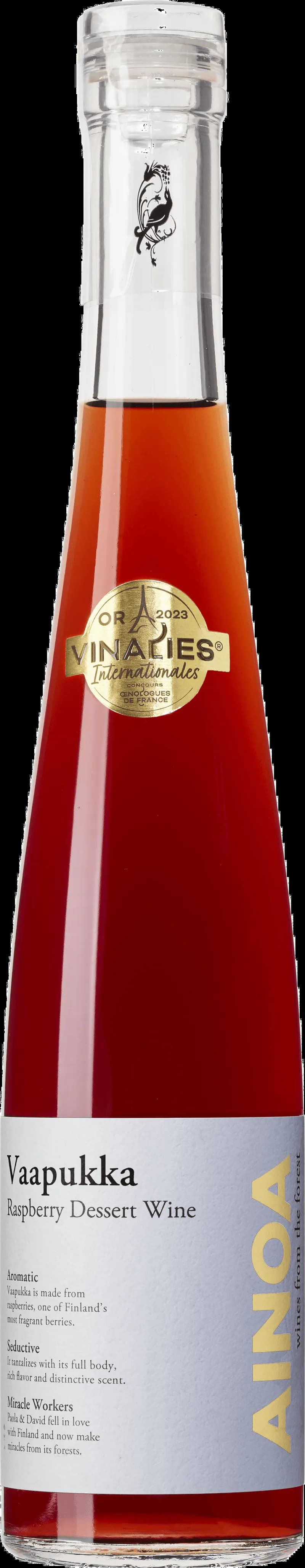 Flaska med Ainoa Vaapukka smaksatt vin och fruktvin mot neutral bakgrund.