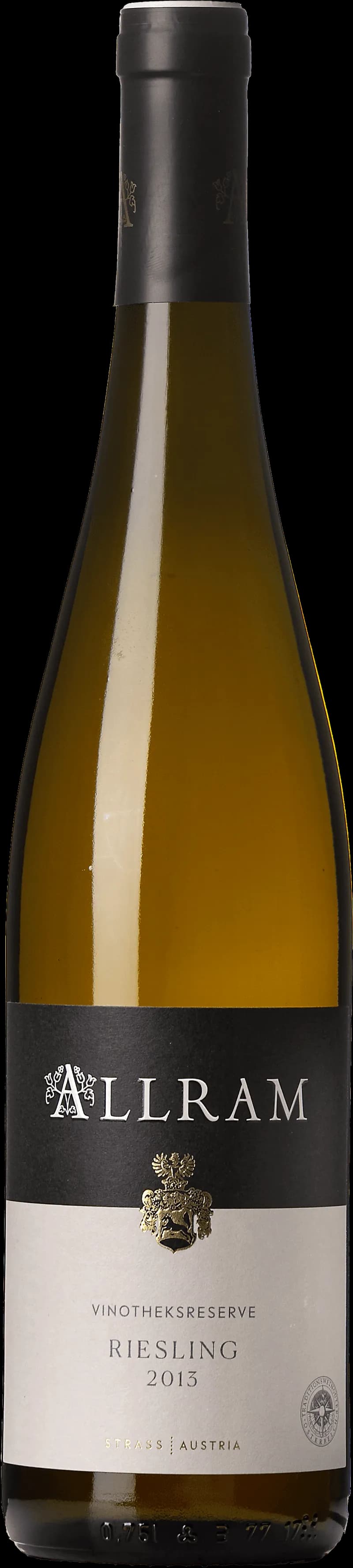 Flaska med Allram vitt vin mot en neutral bakgrund.
