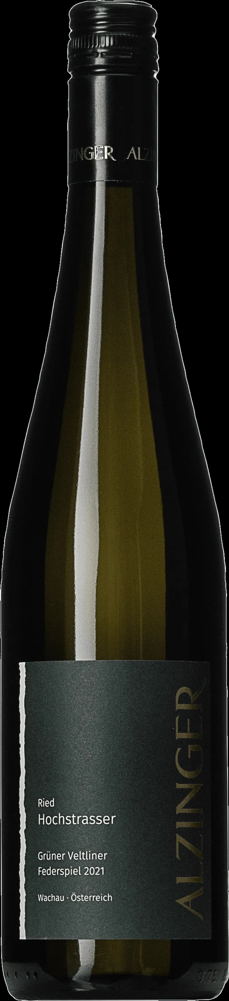 Flaska av Alzinger Ried Hochstrasser vitt vin mot neutral bakgrund