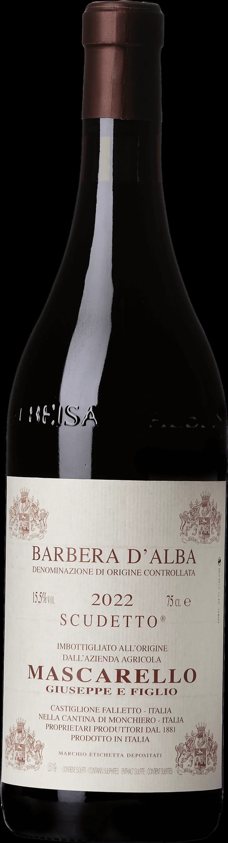 Flaska Barbera d'Alba Scudetto rött vin mot neutral bakgrund