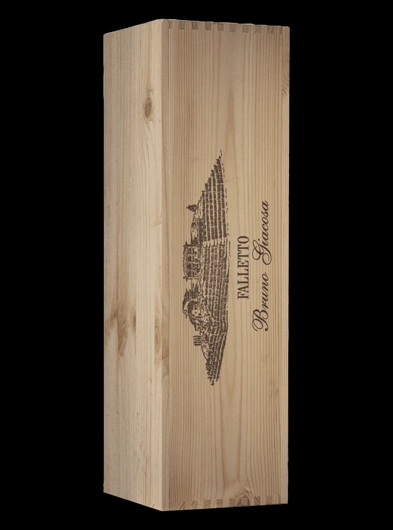 Flaska av Barolo Vigna Le Rocche rött vin mot neutral bakgrund