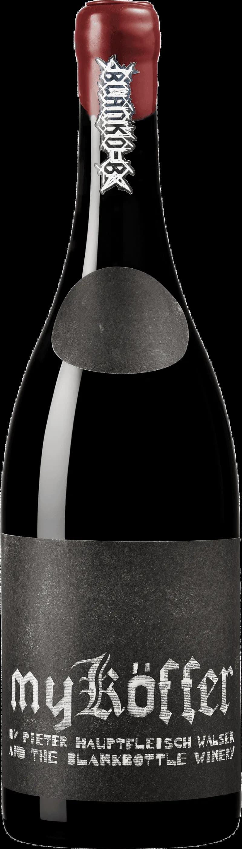 Blankbottle rött vin i en elegant flaska på en vit bakgrund.