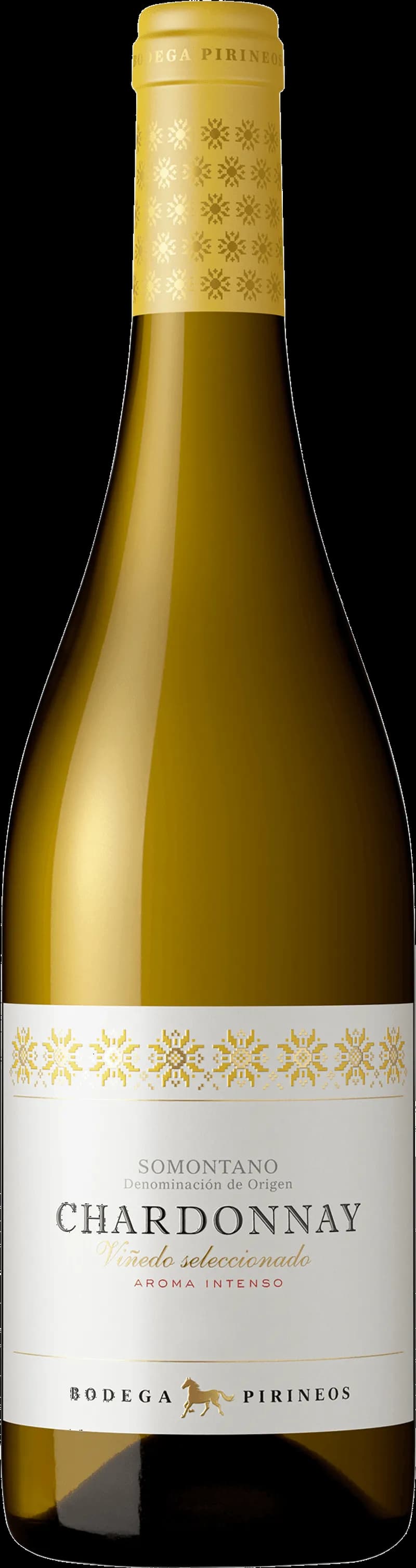 Flaska av vitt vin från Bodega Pirineos på en bordsservering.