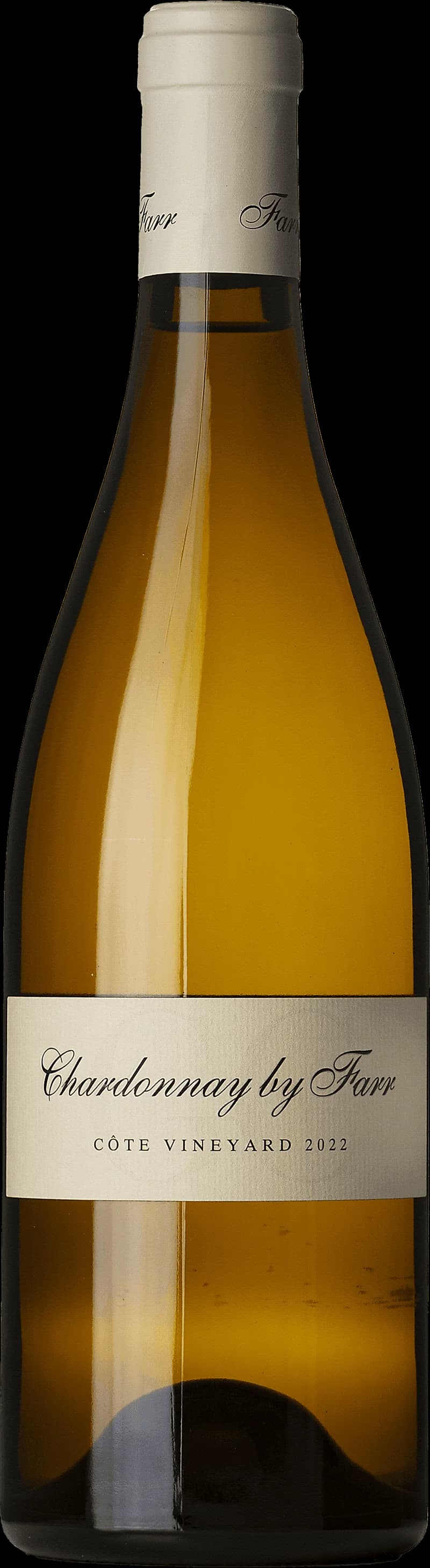 By Farr Côte Vineyard vitt vin i ett glas mot en ljus bakgrund.