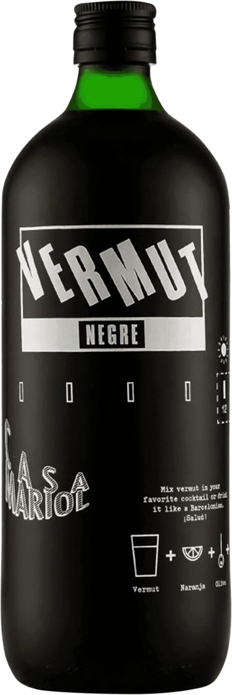 Flaska Casa Mariol Vermouth på vit bakgrund