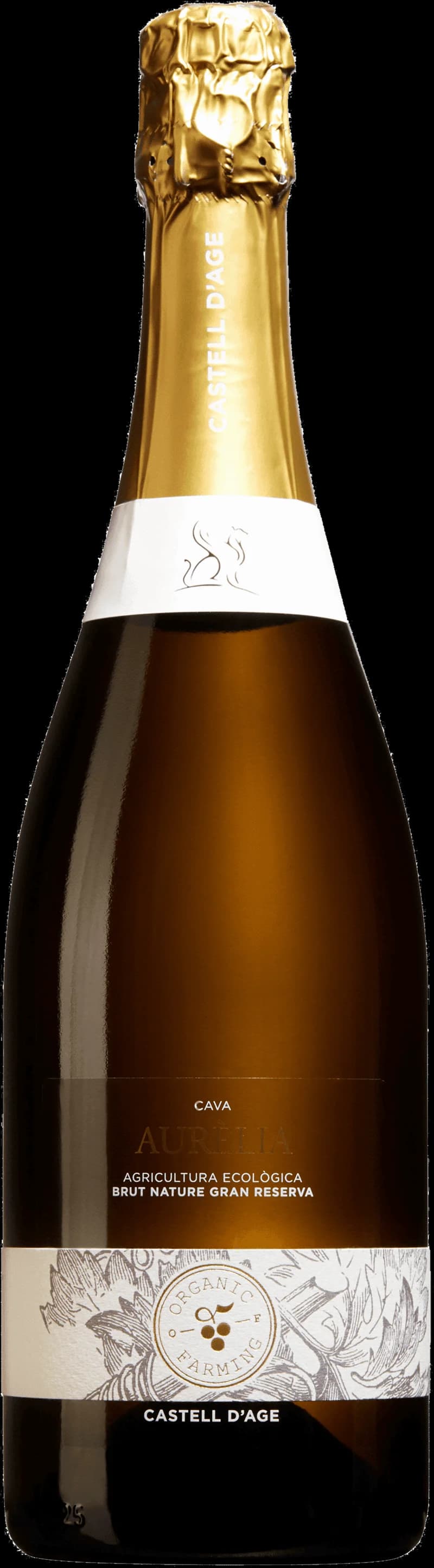 Flaska med cava Aur Lia mousserande vin, serverad i champagneglas.