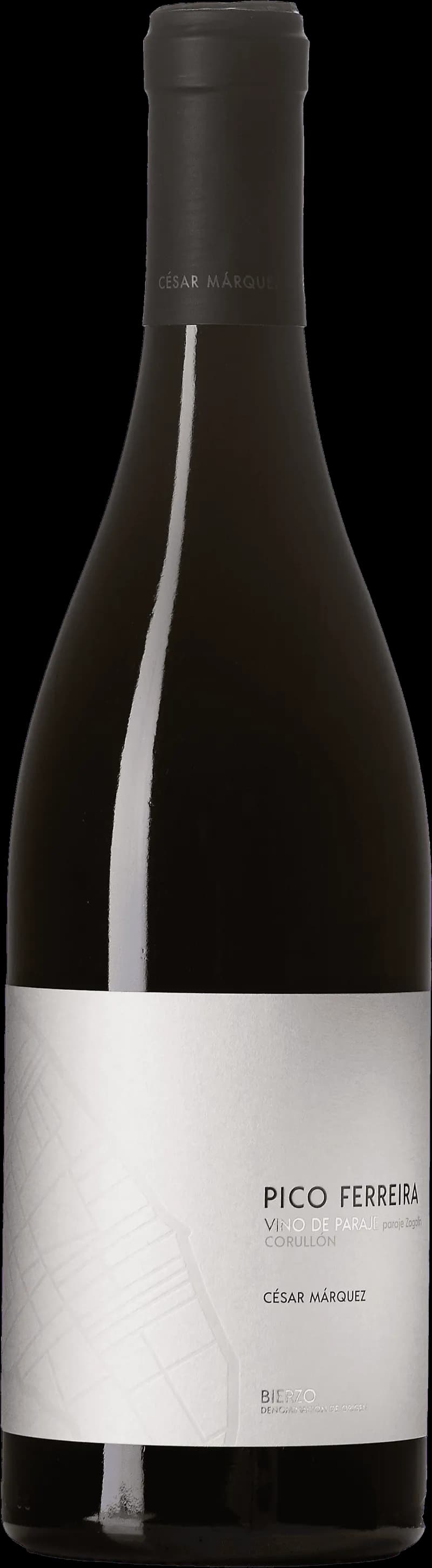 César Marqués Pérez rött vin i ett vinglas på en mörk bakgrund.