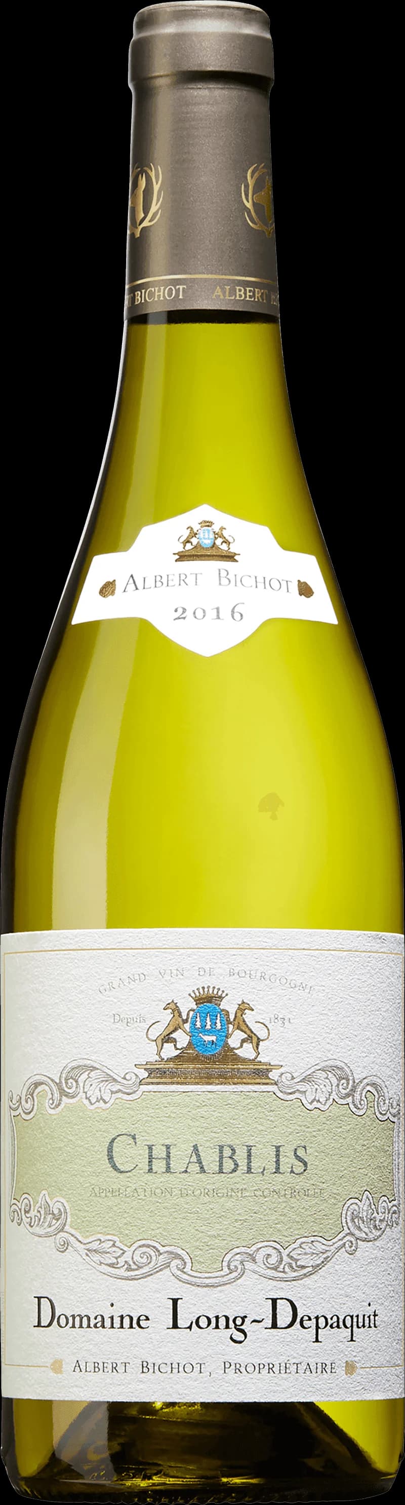 Ett glas Chablis vitt vin på ett bord.