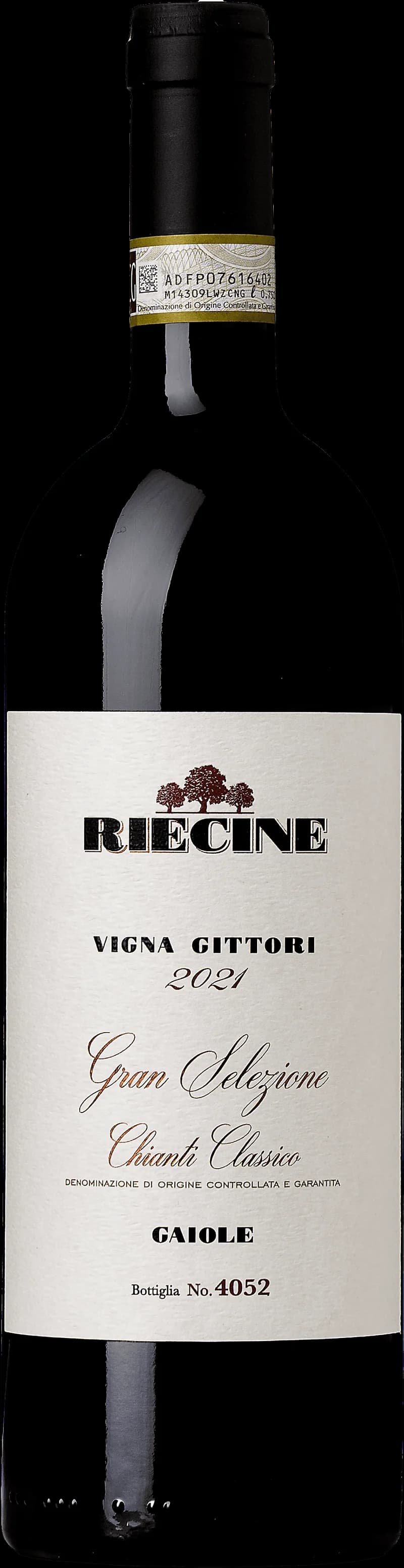 Flaska med Chianti Classico Gran Selezione rött vin mot mörk bakgrund