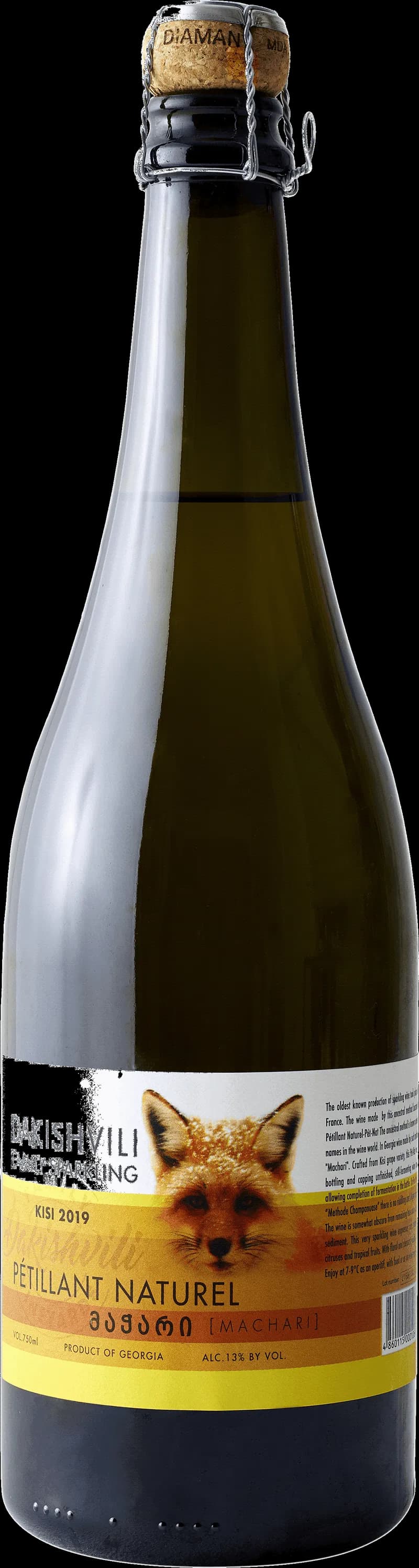 Flaska med Dakishvili Family mousserande vin mot ljus bakgrund.