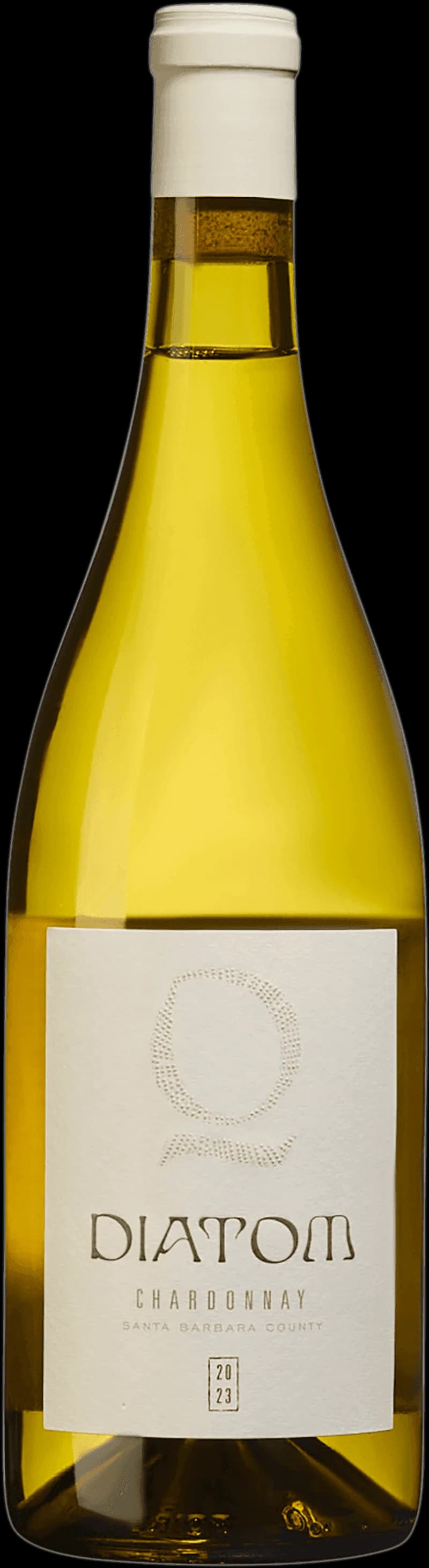 Närbild på ett glas diatom vitt vin mot en neutral bakgrund.