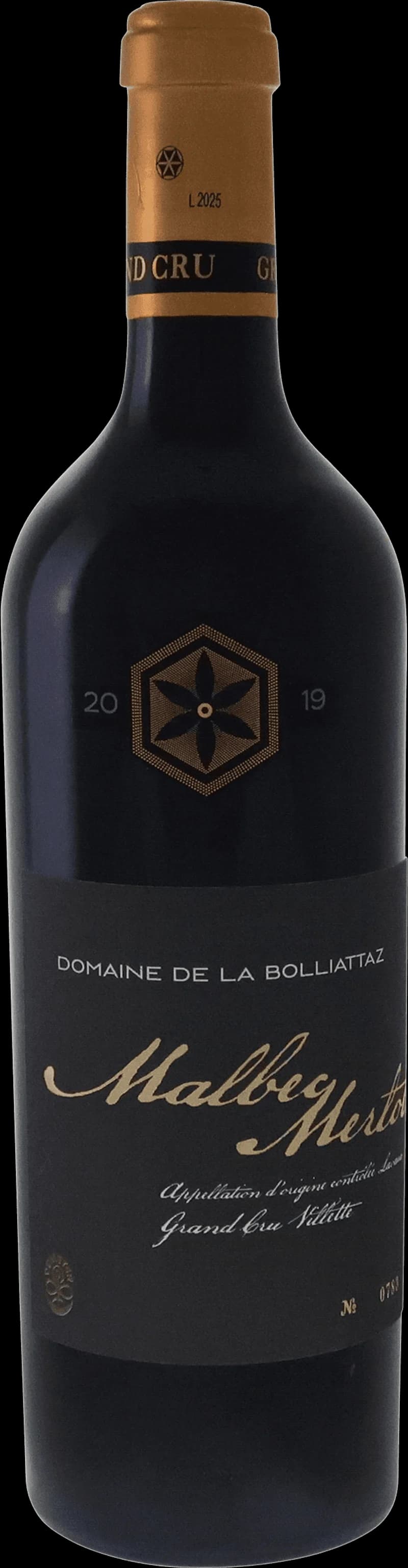 Flaska rött vin från Domaine de la Bolliattaz på en bordsservering.