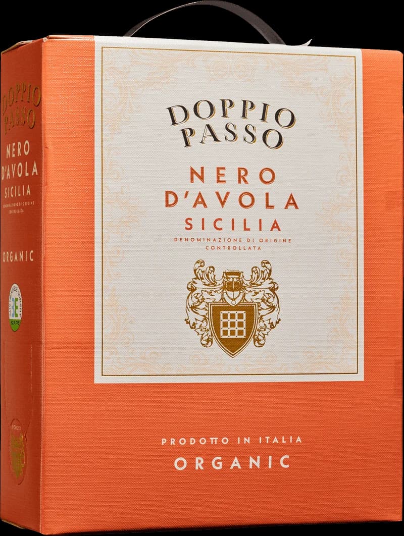 Flaska Doppio Passo rött vin på bordet