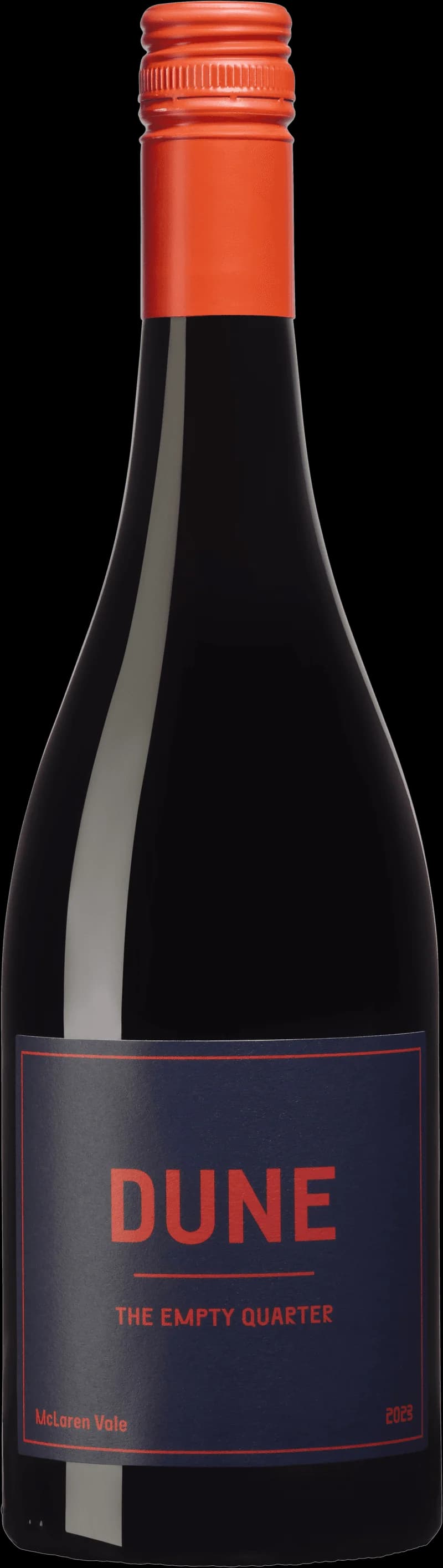 Flaska med rött vin från Dune mot en mörk bakgrund