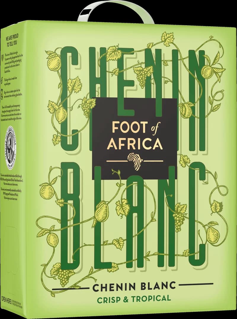 Flaska med vitt vin från Foot of Africa, stående mot ljus bakgrund.