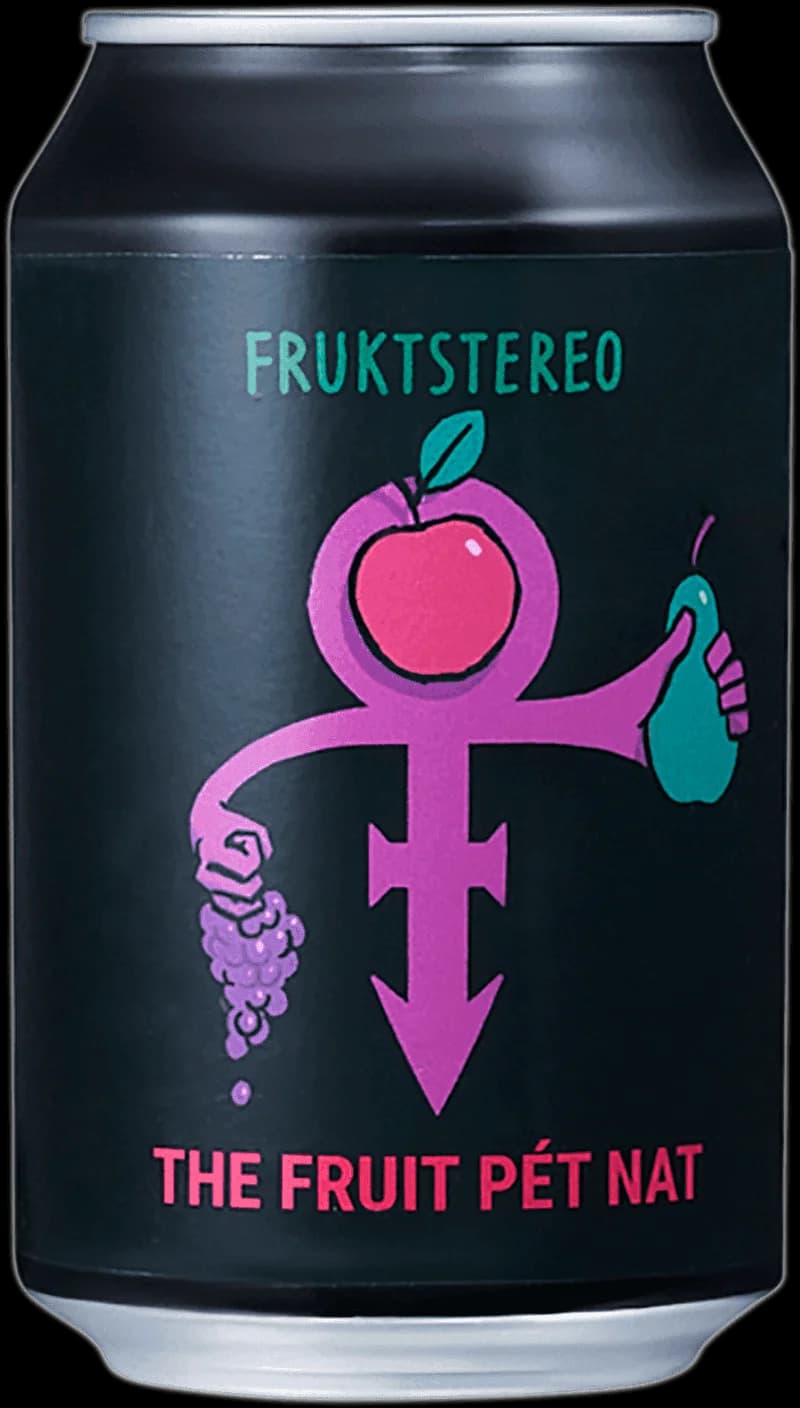 Två flaskor smaksatt vin och fruktvin från Fruktstereo på en bänk.