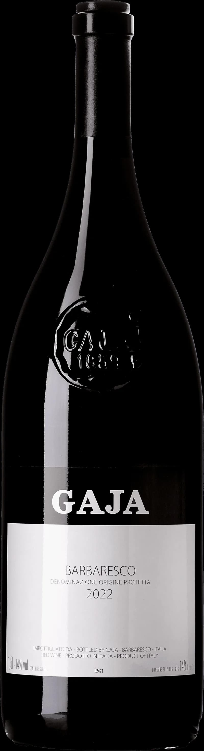 Flaska av rött vin från Gaja på en mörk bakgrund.