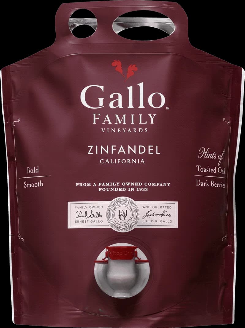 Flaska med rött vin från Gallo Family Vineyards på en bordsservering.
