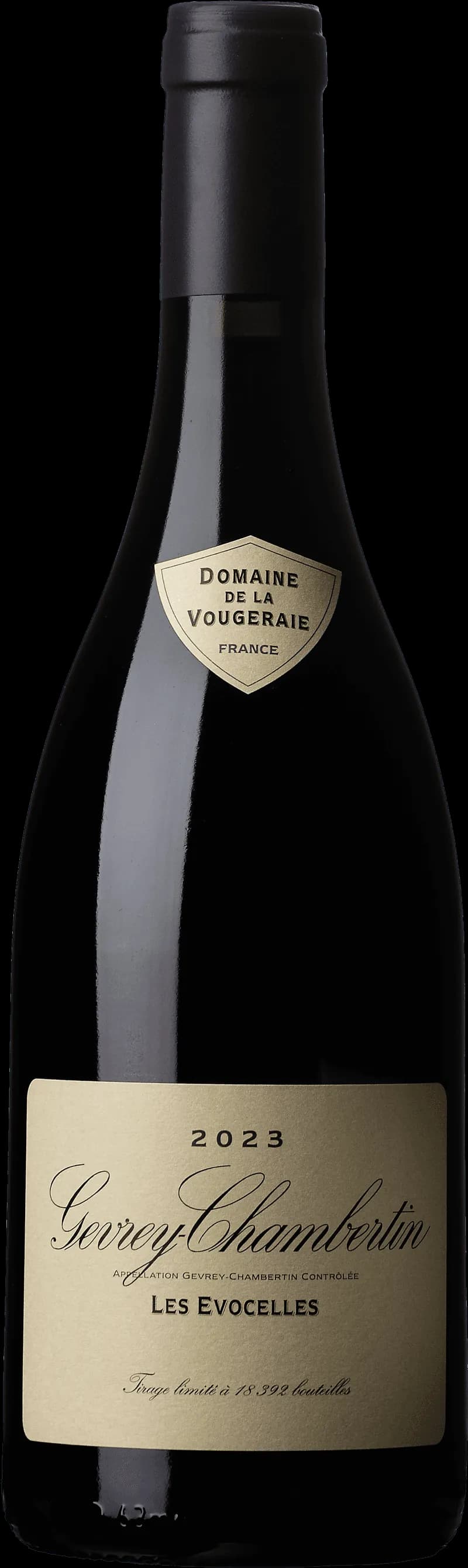 Flaska med Gevrey-Chambertin Les Evocelles rött vin från Bourgogne.