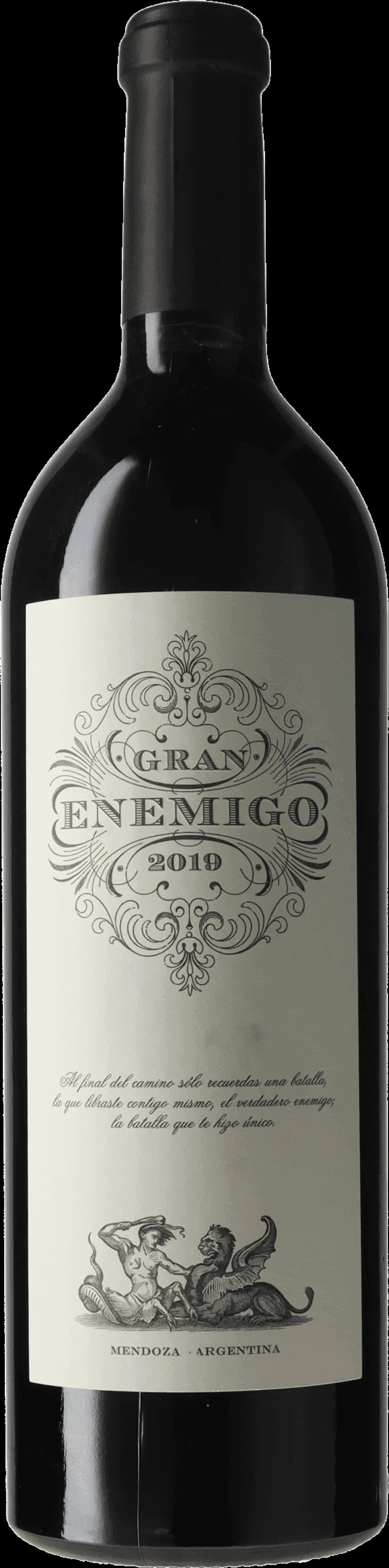 Flaska av rött vin Gran Enemigo mot en mörk bakgrund.