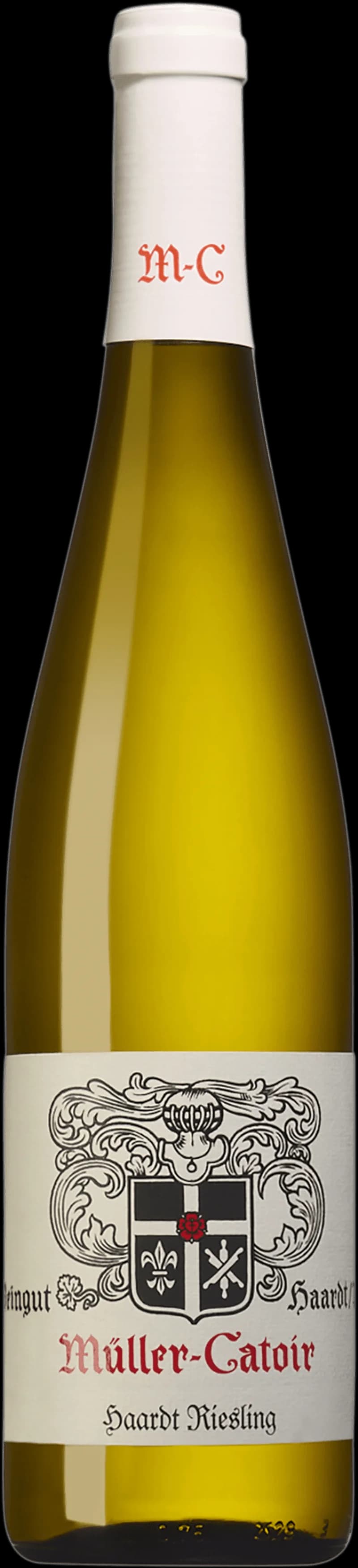 Ett glas hårt vitt vin på ett bord.