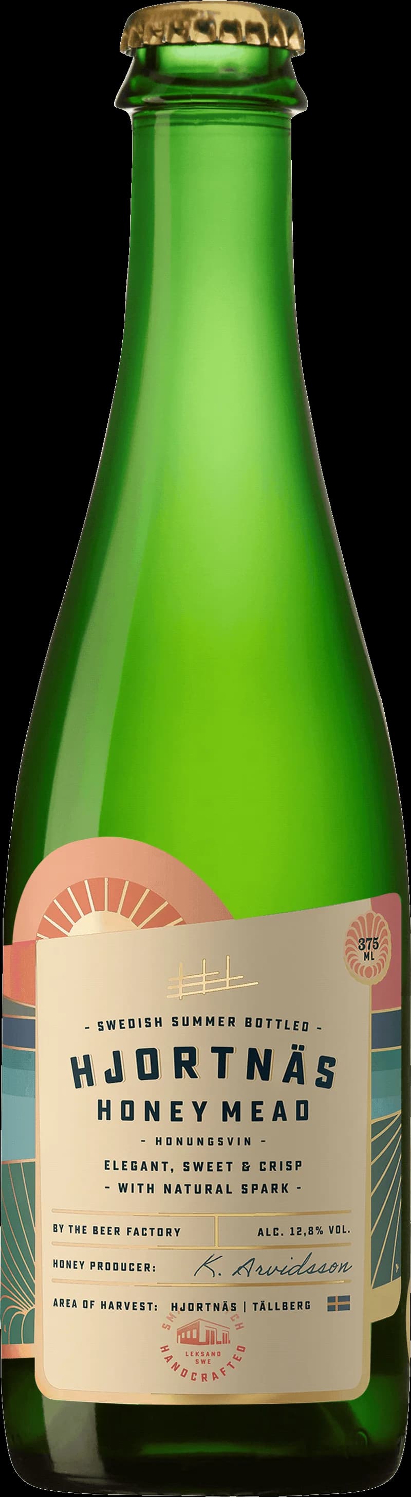 Flaskor med Hjortnäs smaksatt vin och fruktvin på en bricka.