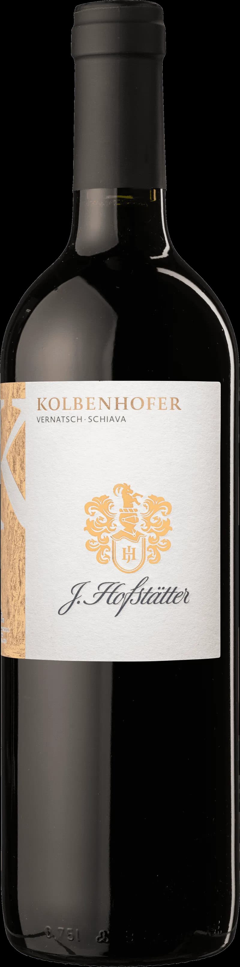 Flaska av rött vin från J. Hofstätter mot en mörk bakgrund.