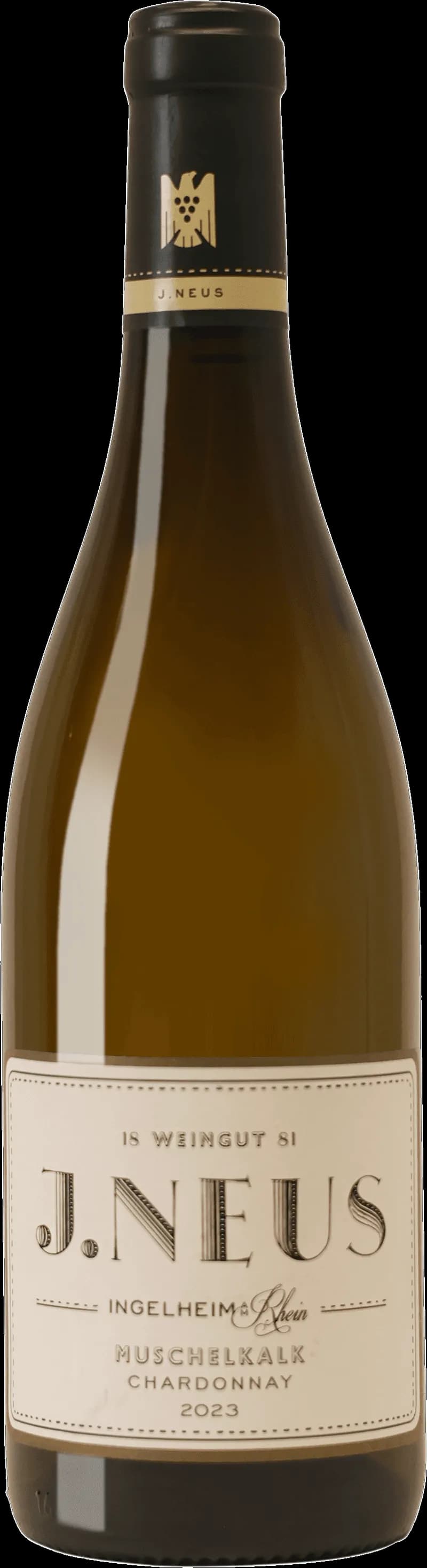 Flaska av J. Neus Muschelkalk vitt vin mot en ljus bakgrund.