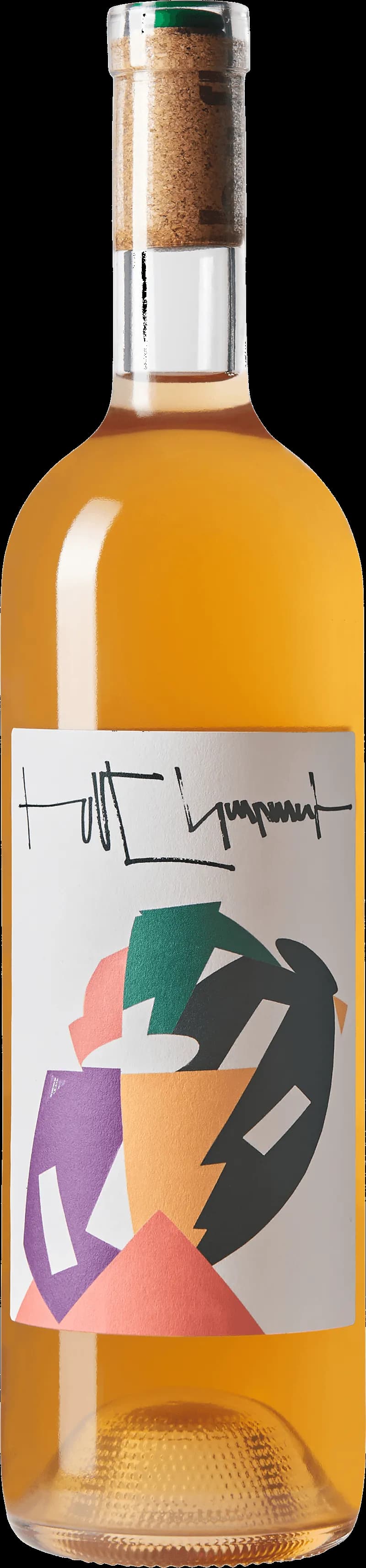 Ett glas kallt vitt vin på ett bord