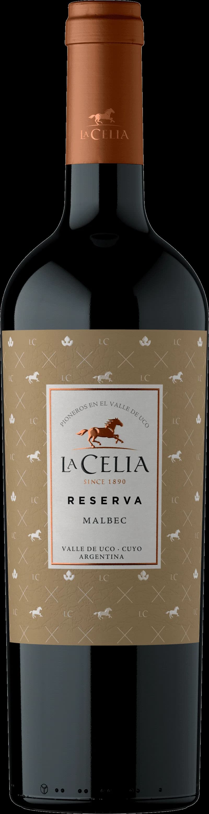 Flaska av rött vin från La Celia på en bordsservering.