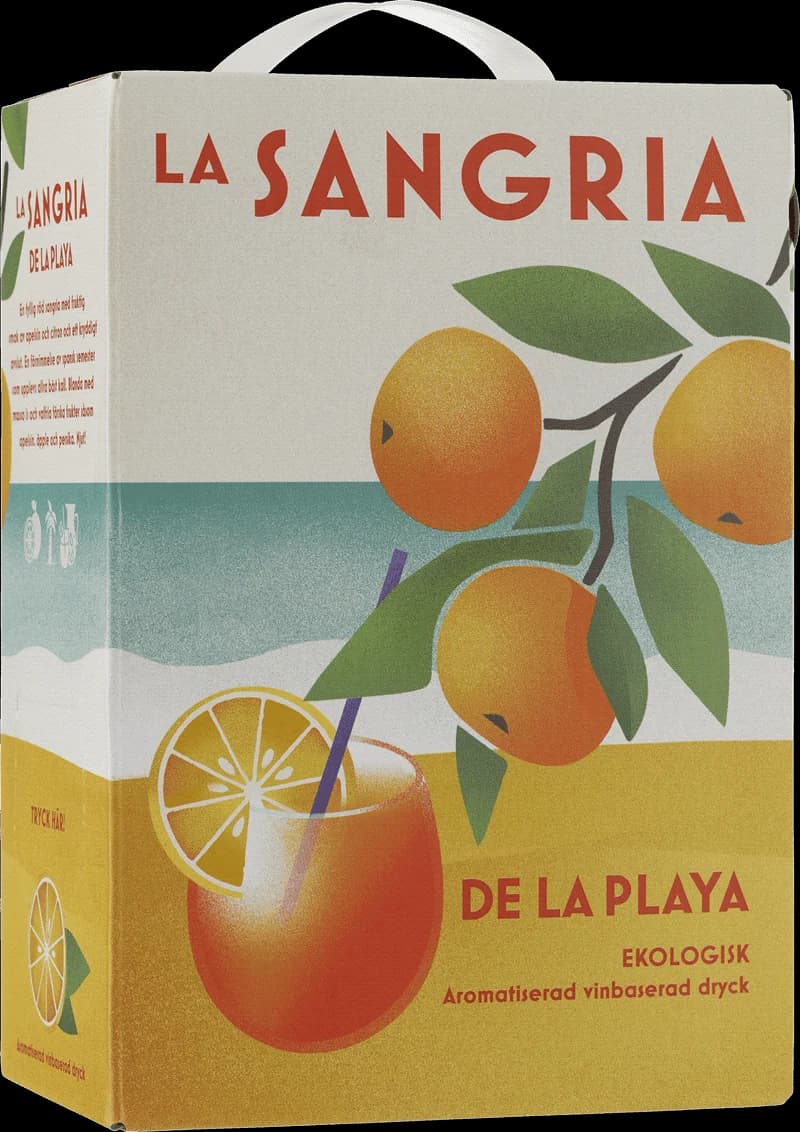 Flaska med La Sangría de la Playa, ett smaksatt vin och fruktvin, på en strand.