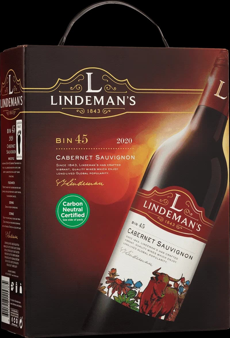 Flaska Lindemans Bin 45 rött vin mot ljus bakgrund