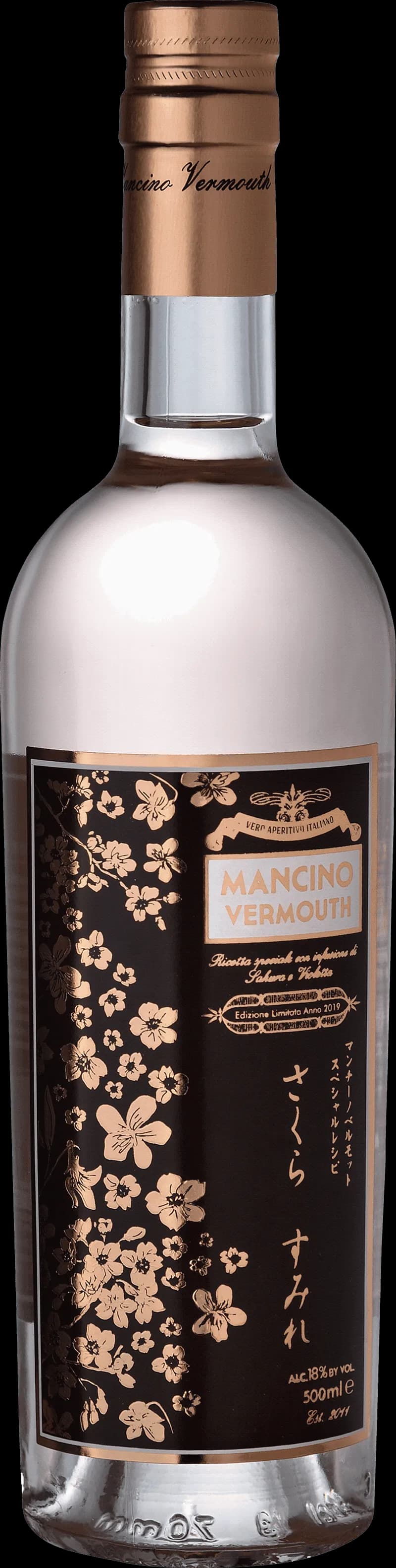 Flaska Mancino vermouth på en barhylla med glas i bakgrunden.