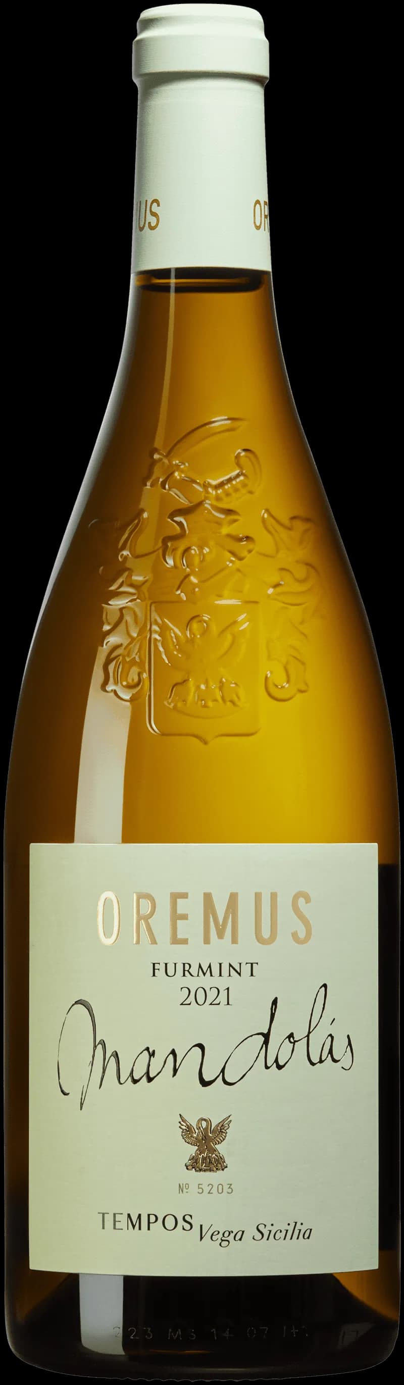 Flaska av Mandol S vitt vin på en ljus bakgrund.