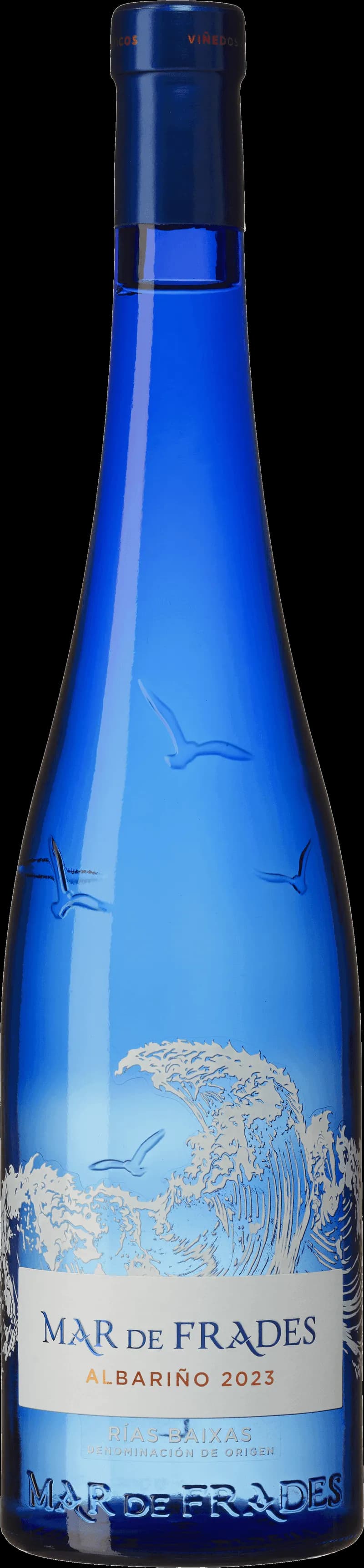 Flaska av Mar de Frades vitt vin mot en ljus bakgrund.