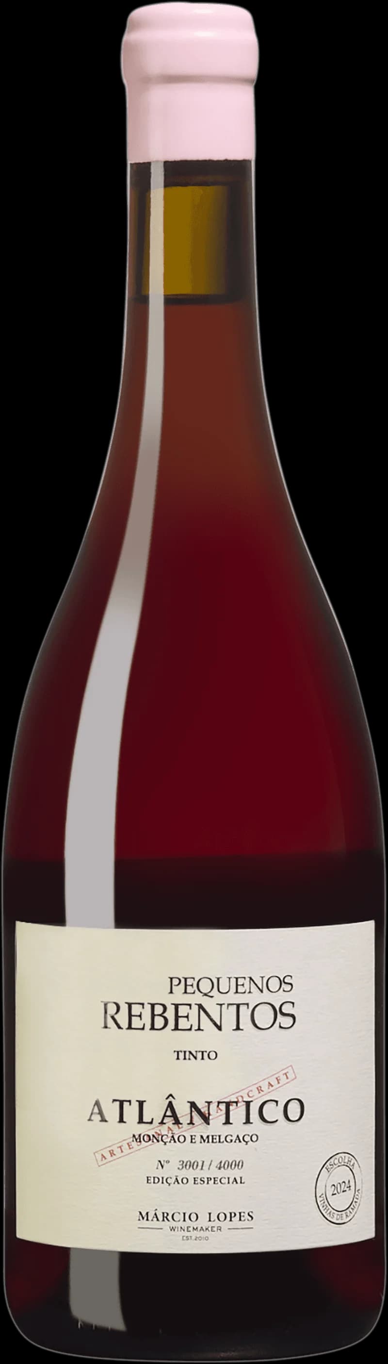 Flaska rött vin från Marcio Lopes på en mörk bakgrund.