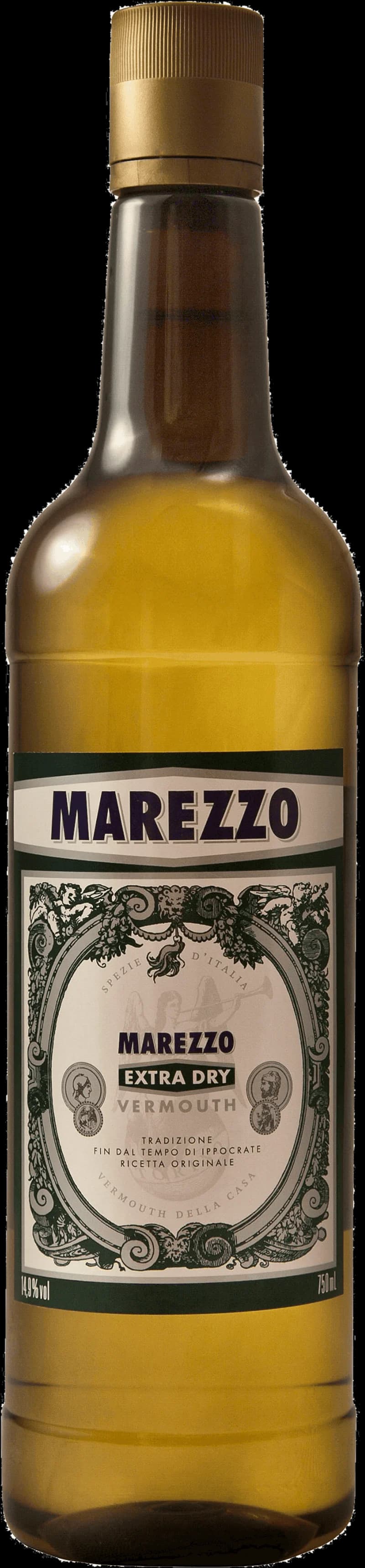 Flaska Marezzo Vermouth på ett bord med glas och citrusfrukter.