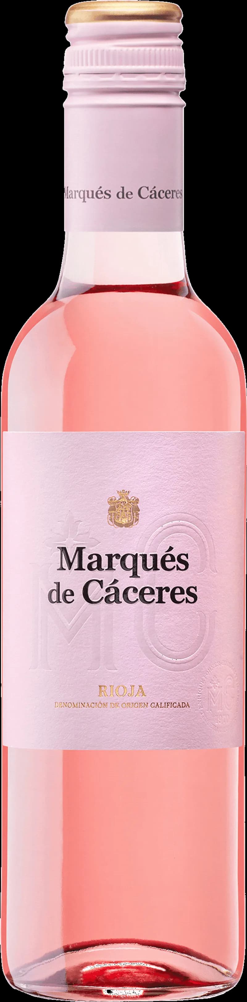 Flaska och glas med Marqués de Cáceres rosévin mot ljus bakgrund.