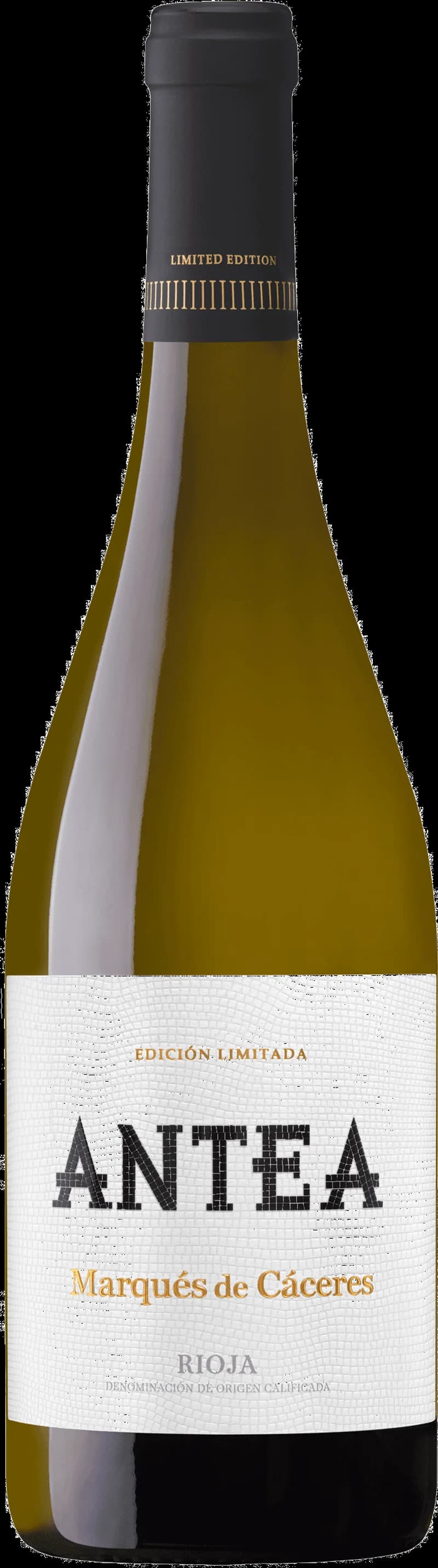 Flaska av Marqués de Cáceres vitt vin mot ljus bakgrund.