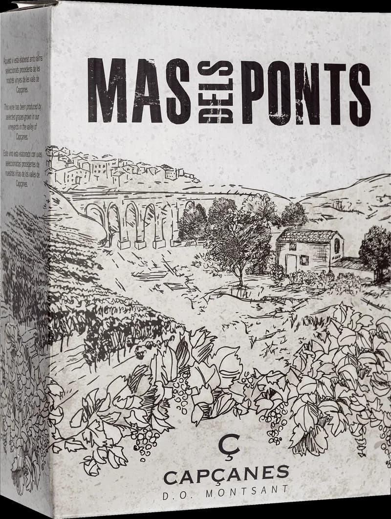 Flaska av rött vin från Mas dels Ponts på en bordsservering.